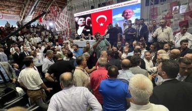 CHP Manisa İl Kongresi karıştı! Partililer içinde arbede yaşandı
