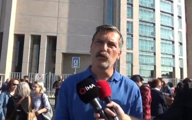 Canlı yayında konuşuyordu… TİP lideri Erkan Baş’tan kendisini çeken polislere tepki