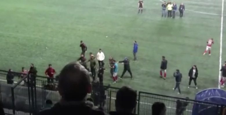 İstanbul’da amatör maçta yaşanmış olan kavgaya polis müdahale etti