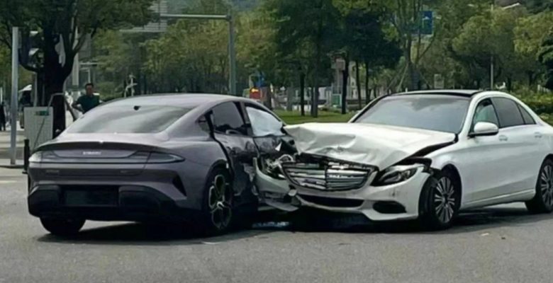 Xiaomi SU7 araç Mercedes-Benz ile kaza yaptı!
